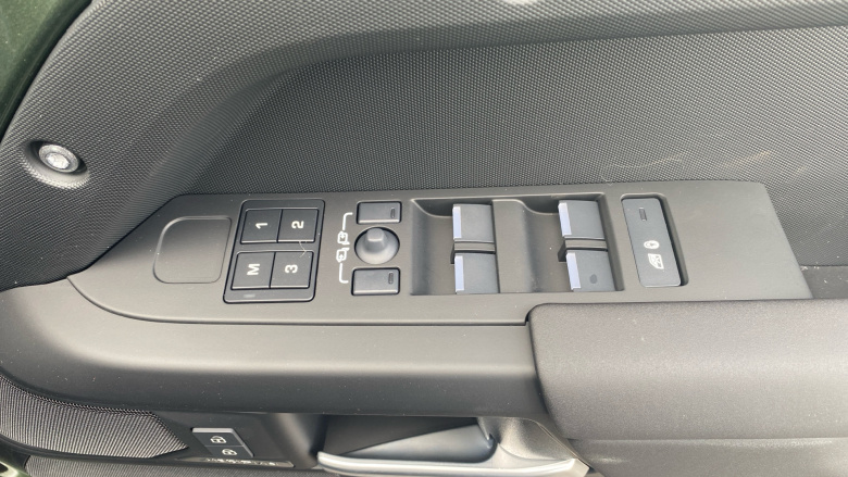 Land Rover Defender 3.0 D250 X-Dynamic SE 110 5dr Auto Diesel Estate